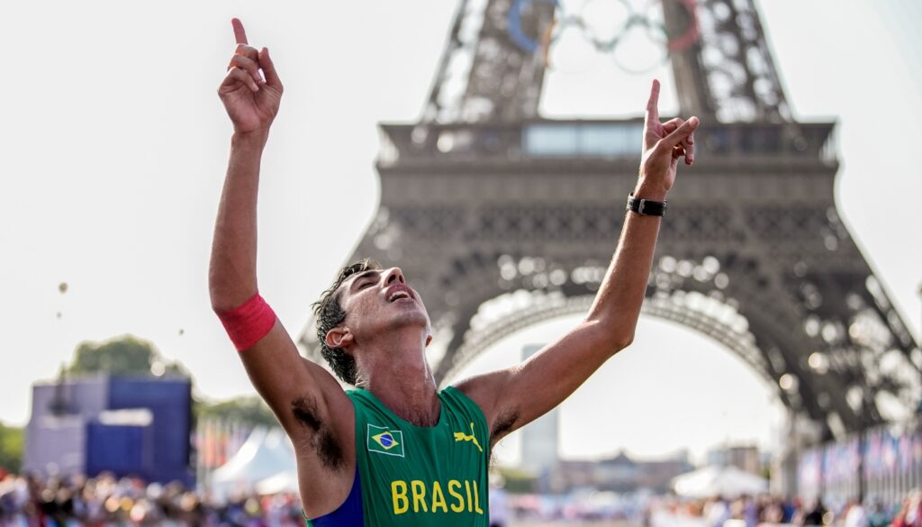 Caio Bonfim em Paris (Crédito: Alexandre Loureiro/COB)