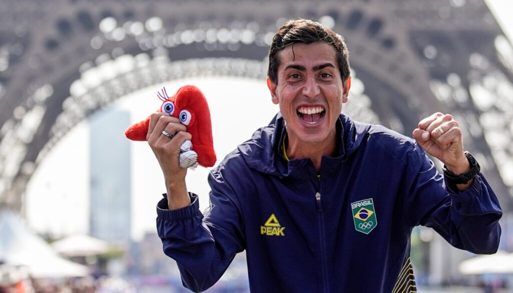 Caio Bonfim em Paris (Crédito: Alexandre Loureiro/COB)
