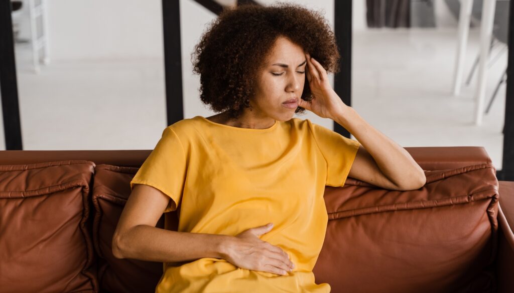 vomitar no período menstrual