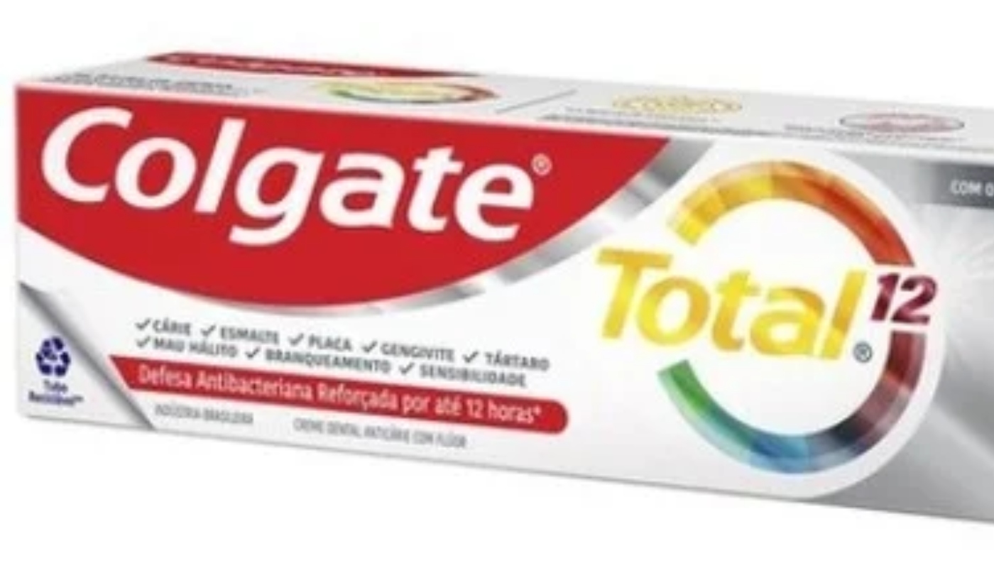 Anvisa interdita creme dental da Colgate por relatos de efeitos adversos: ardência, inchaço e mais