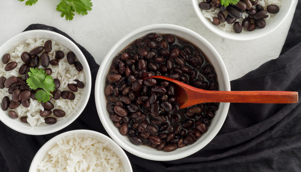 Arroz e feijão são ótima fonte de proteína e fibras