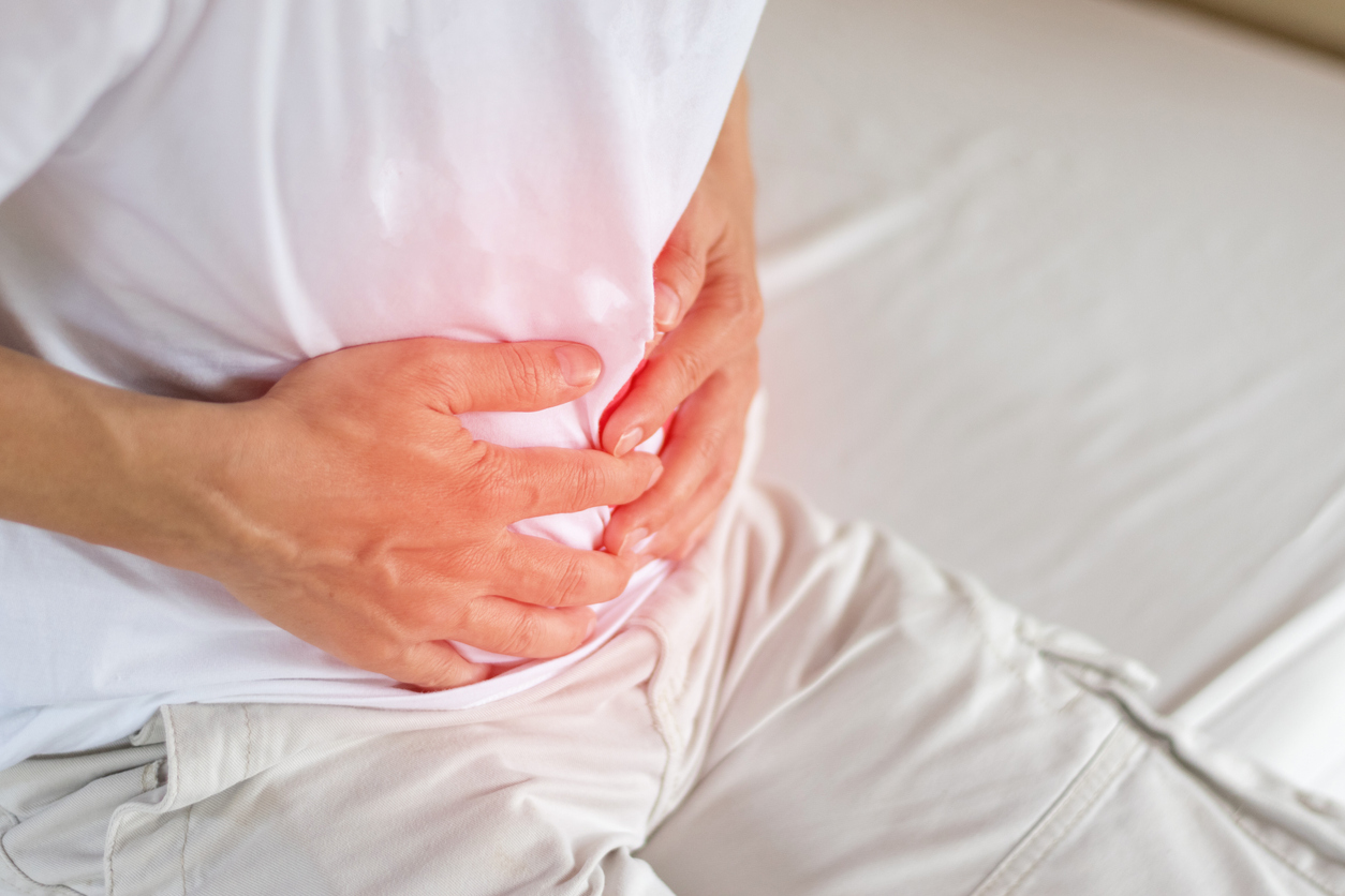 Dor abdominal é um dos sintomas de intoxicação por vitamina D