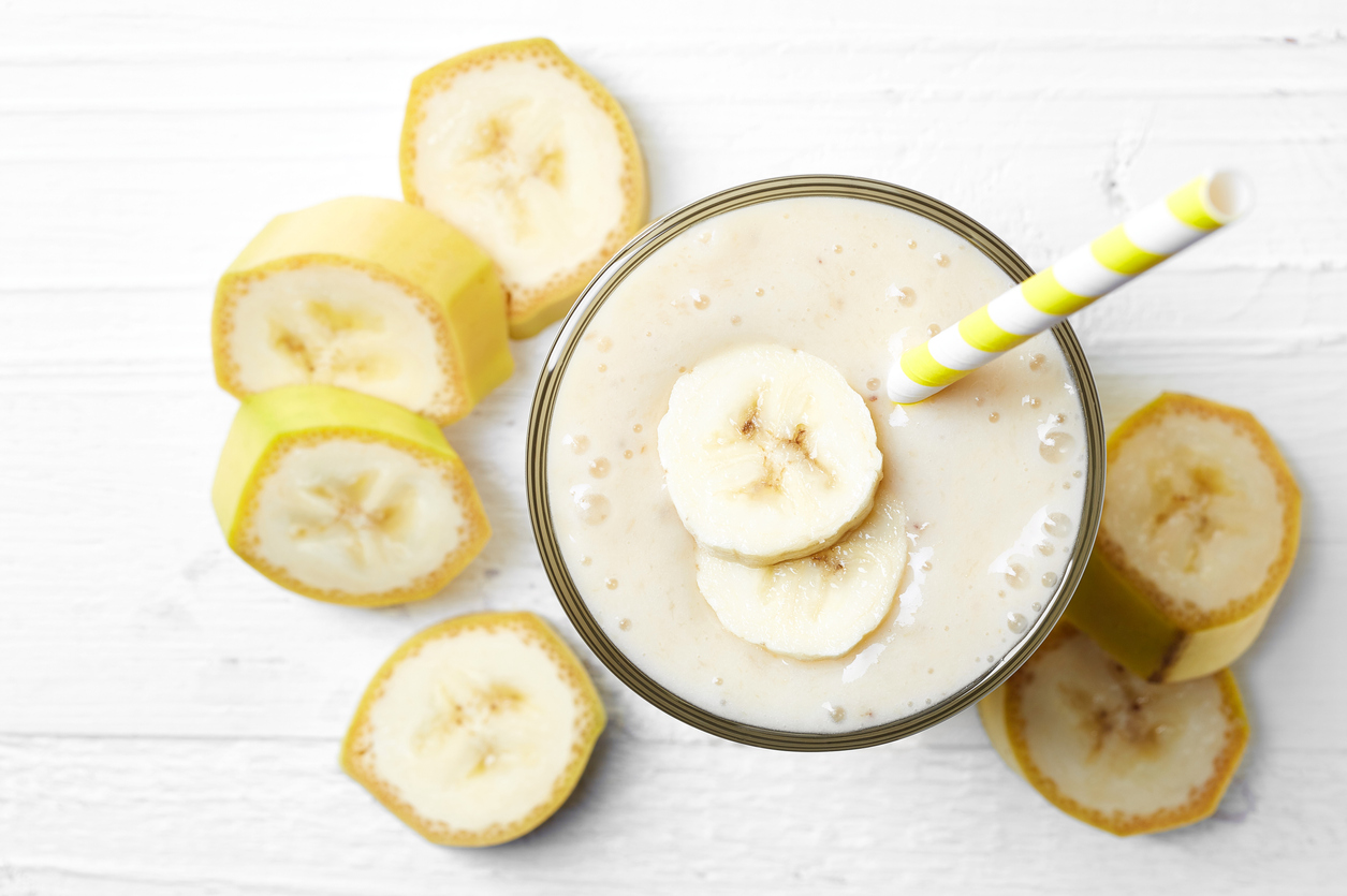 A banana pode ser preparada em smoothies ou vitaminas.