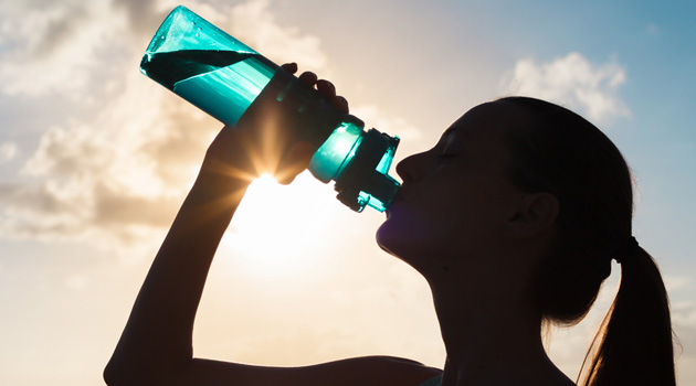 Beber água pode, sim, te deixar mais magro