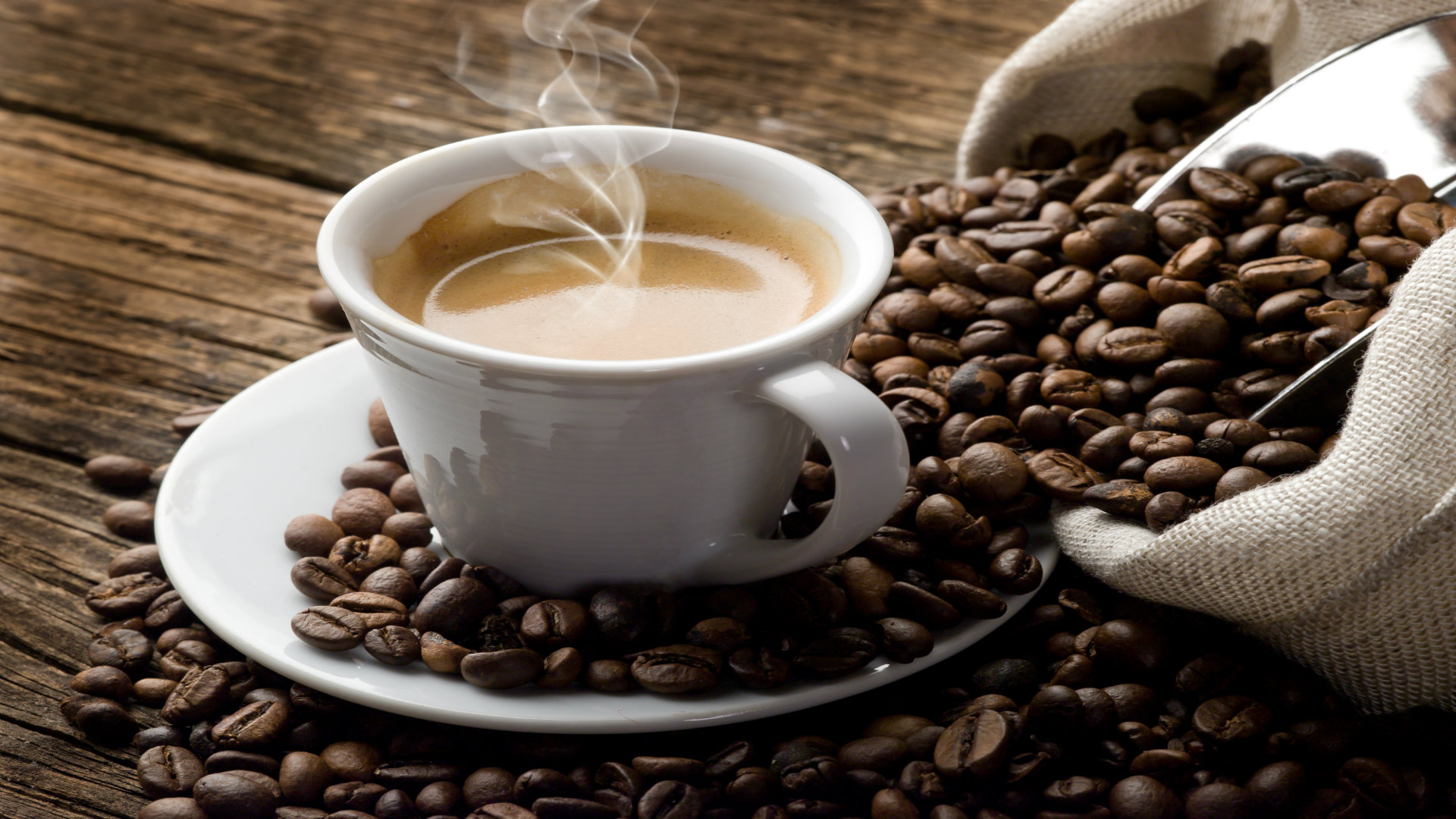 No consumas demasiado café, bebidas que contengan estimulantes o alimentos repletos de edulcorantes artificiales.“/><figcaption
class=
