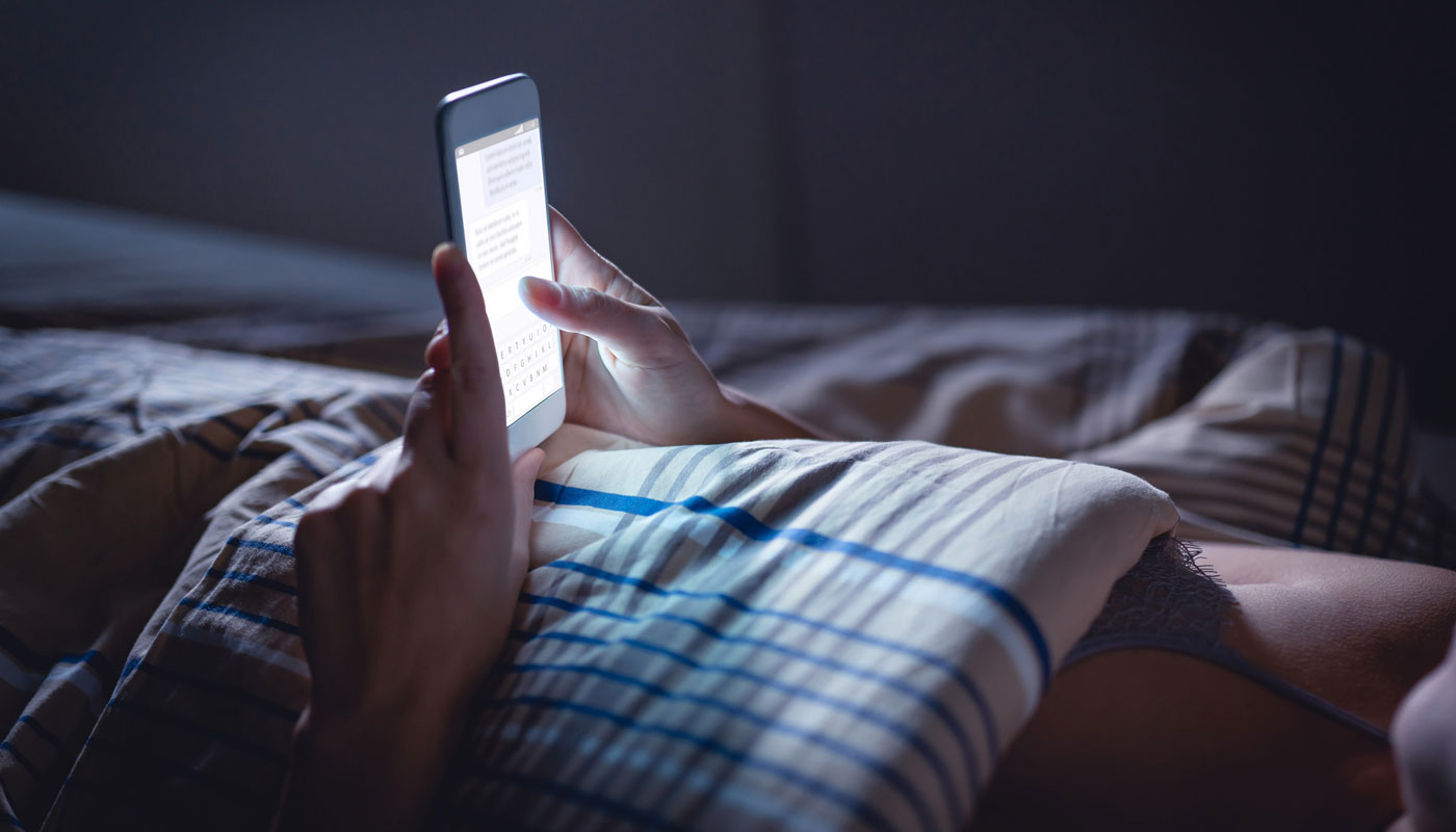 Uso do celular na cama