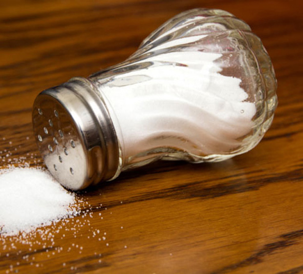 12 coisas que você come à noite e que vão te deixar inchada